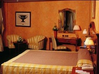 Hotel Tirrenus Perugia Oda fotoğraf